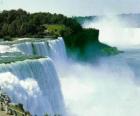 Niagara Şelaleleri, Kanada ve ABD arasındaki sınırda hacimli şelale